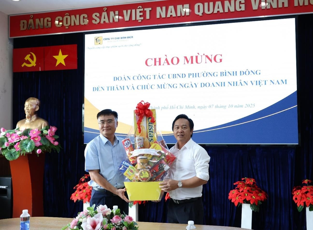 Công ty Chợ Bình Điền tiếp Đoàn công tác UBND phường Bình Đông đến thăm và chúc mừng Ngày Doanh nhân Việt Nam