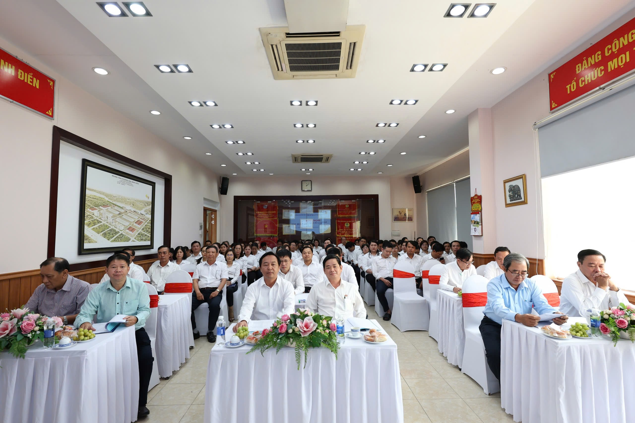 CHỢ BÌNH ĐIỀN TỔ CHỨC THÀNH CÔNG HỘI NGHỊ NGƯỜI LAO ĐỘNG NĂM 2025.