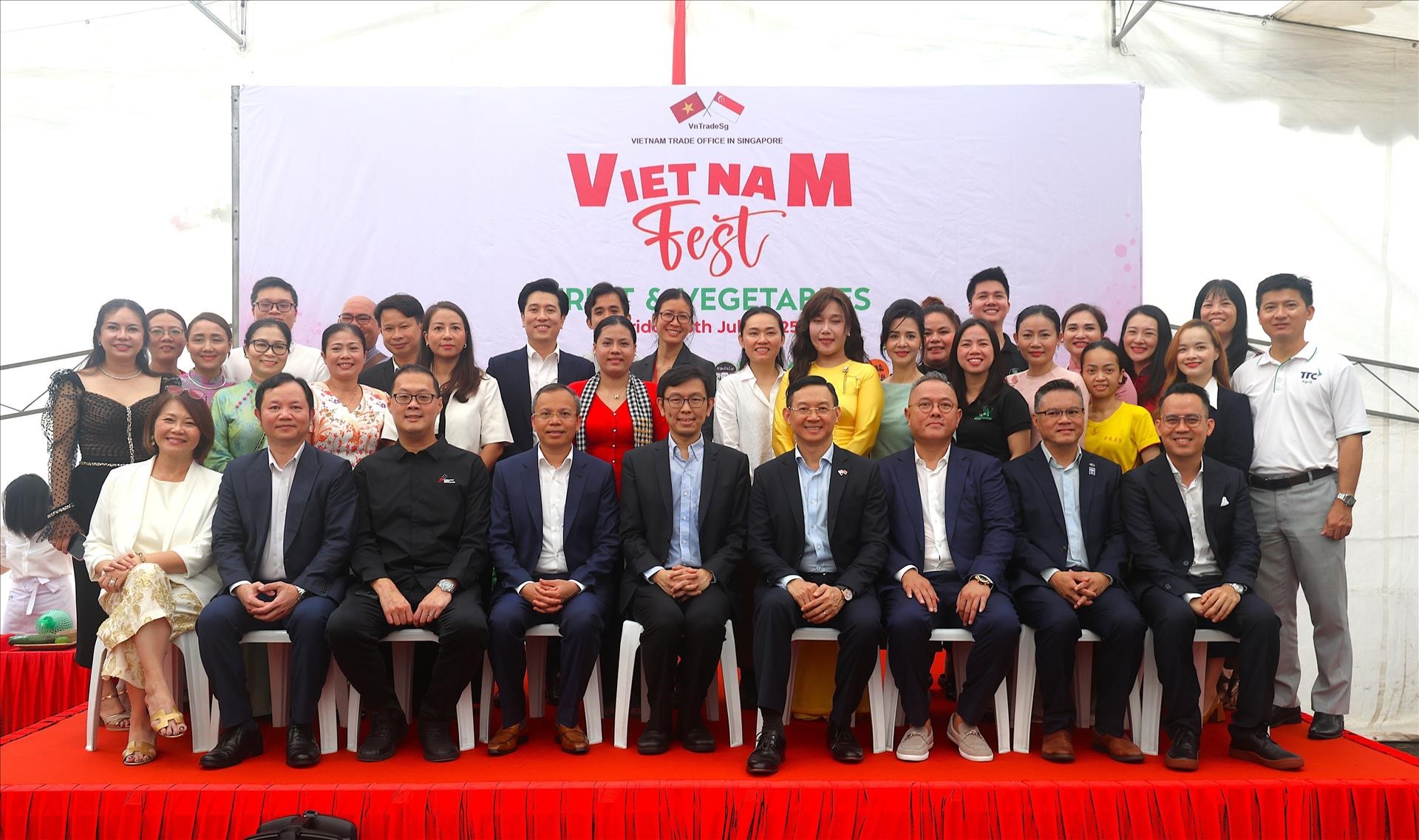 Đoàn Thương nhân Chợ Đầu mối NSTP Bình Điền tham gia Chương trình Kết nối giao thương Rau củ và Trái cây Việt Nam tại Singapore năm 2025