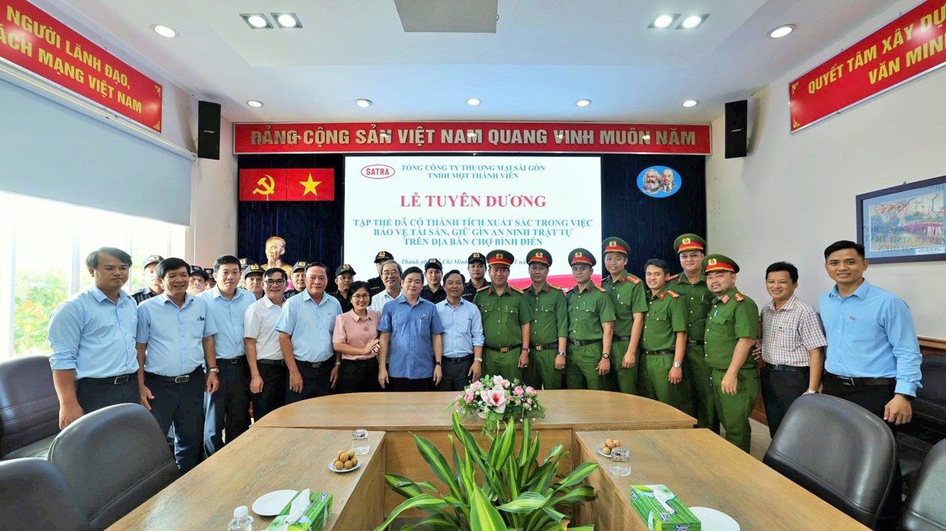 SATRA tuyên dương, khen thưởng tập thể Công an phường Bình Đông và Phòng AN – PCCC Công ty Chợ Bình Điền vì thành tích xuất sắc trong truy bắt đối tượng cướp tài sản